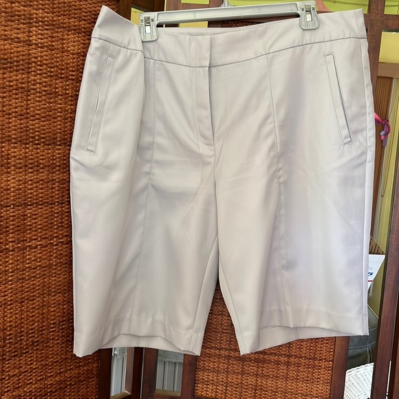 Izod Pants - Women’s Izod golf shorts, like nee condition, no flaws size 16